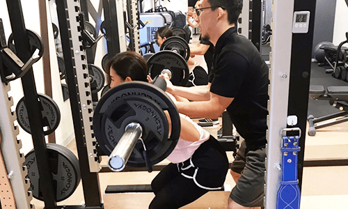 トレーナーが随時姿勢を確認します！